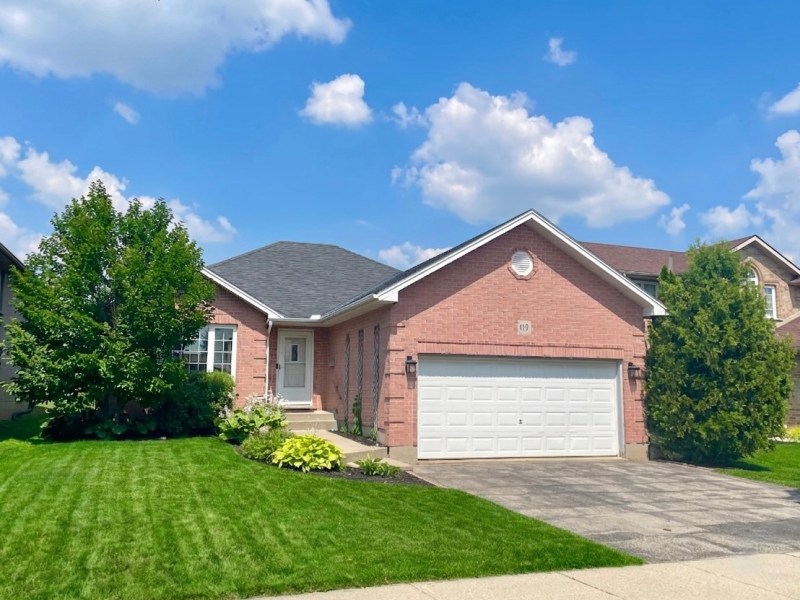 Feature Friday: Modern Charm Meets Unbeatable Value at 119 Meadowridge&nbsp;Drive