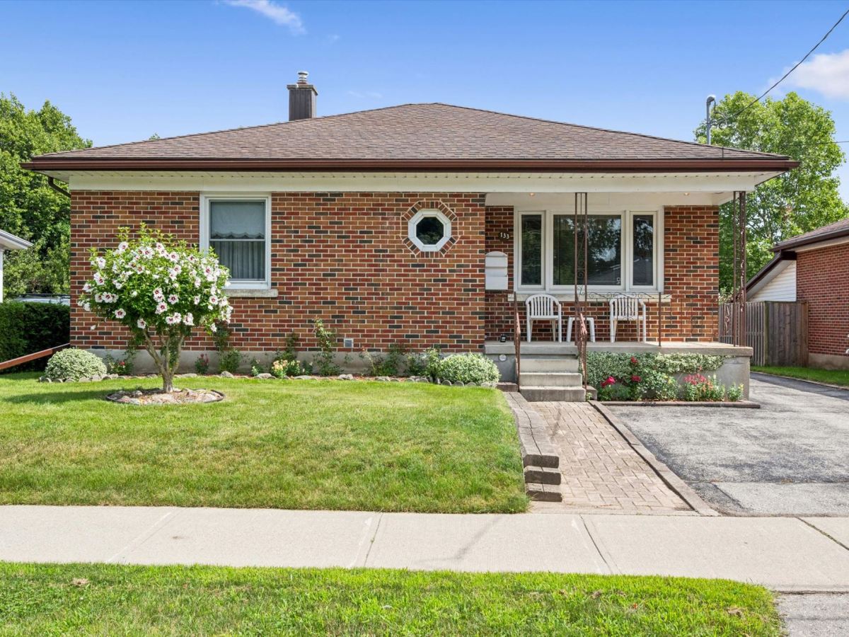 Cozy Charm & Massive Potential in the Heart of the General Hospital Area on Emma&nbsp;Street
